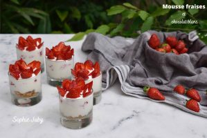 Dessert fraises et mousse chocolat blanc